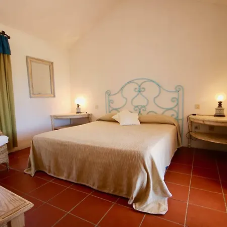 I Fiori Gialli Di Cala Di Volpe